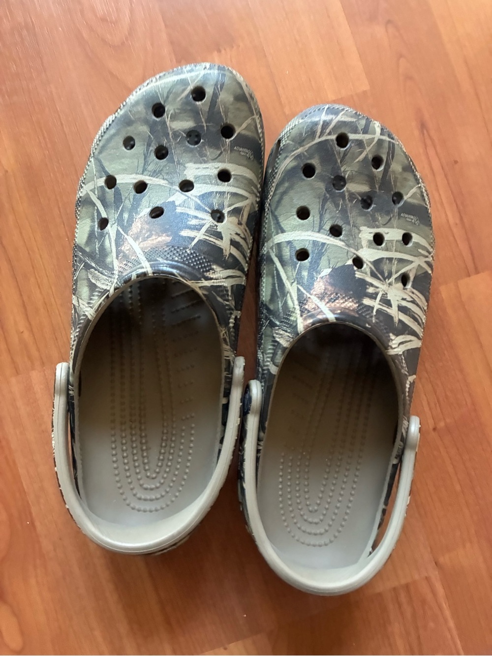 CROCS Realtree Camo Classic Clog in Olive and Tan Sz 12 - Picture 5 of 5